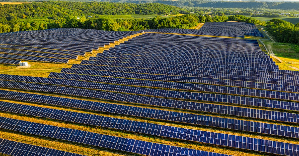 découvrez l'énergie solaire, une source d'énergie renouvelable et durable qui transforme la lumière du soleil en électricité. apprenez-en davantage sur ses avantages, ses applications et son impact positif sur l'environnement.