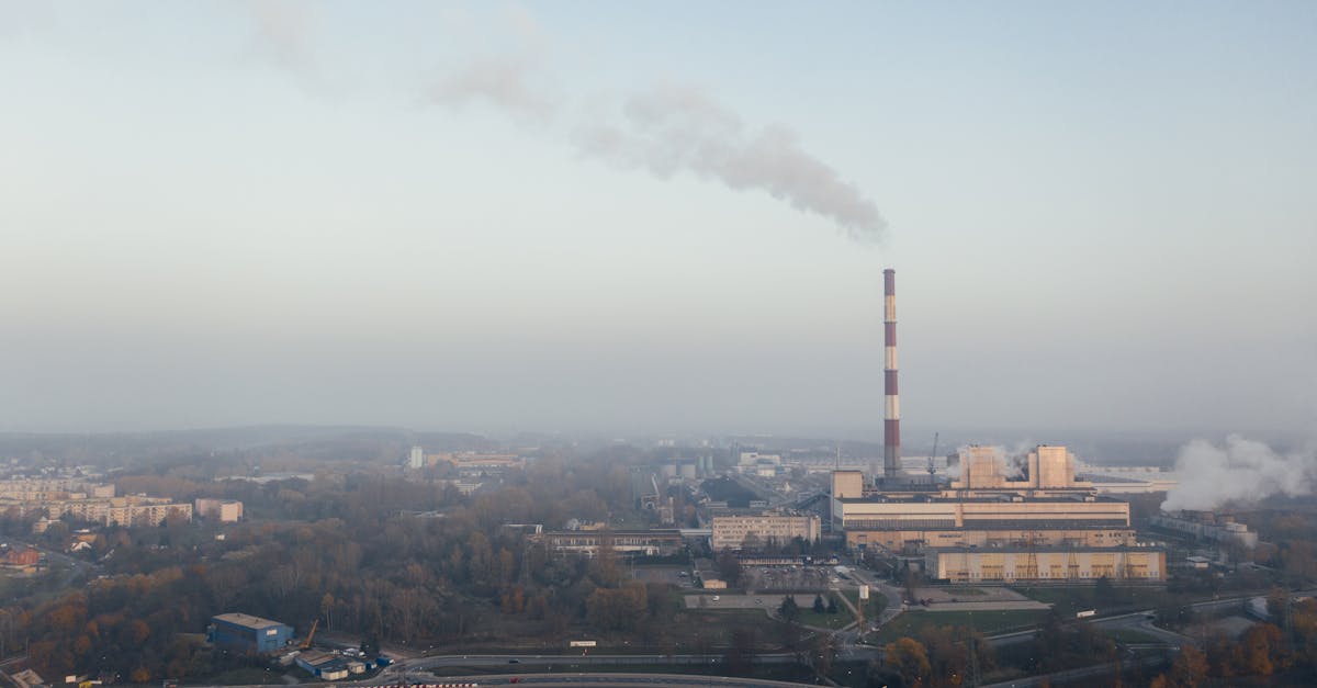 découvrez les réglementations sur les émissions de co2 qui visent à réduire l'impact environnemental des activités humaines. informez-vous sur les normes, les objectifs de réduction et les implications pour les entreprises et les citoyens.