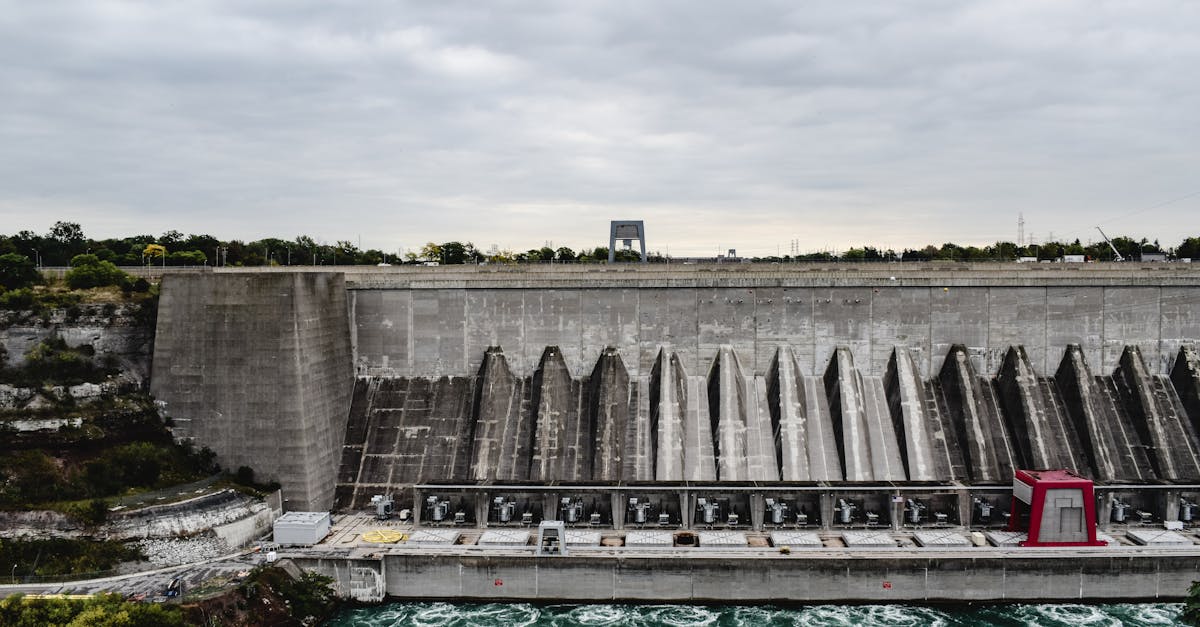 découvrez l'hydroénergie, une source d'énergie renouvelable essentielle qui utilise la force de l'eau pour produire de l'électricité. explorez ses avantages, son fonctionnement et son rôle dans la transition énergétique durable.