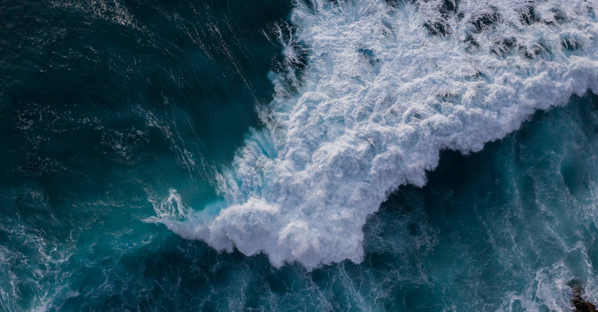 découvrez le potentiel de l'énergie marine, une source durable et innovante, qui exploite les mouvements des vagues, des marées et des courants pour produire de l'électricité. explorez les technologies de pointe et les initiatives écologiques qui transforment nos océans en centrales énergétiques.