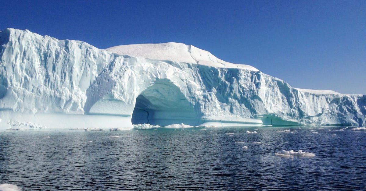 découvrez les enjeux et conséquences de l'élévation du niveau de la mer, un phénomène climatique alarmant qui menace les littoraux, les écosystèmes et les communautés à travers le monde. informez-vous sur les causes, les impacts et les solutions potentielles pour faire face à ce défi environnemental.